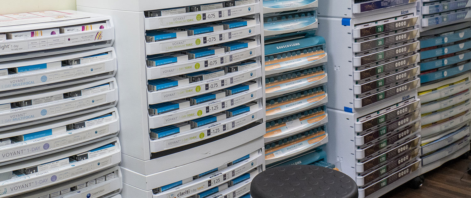 Scleral lens insertion